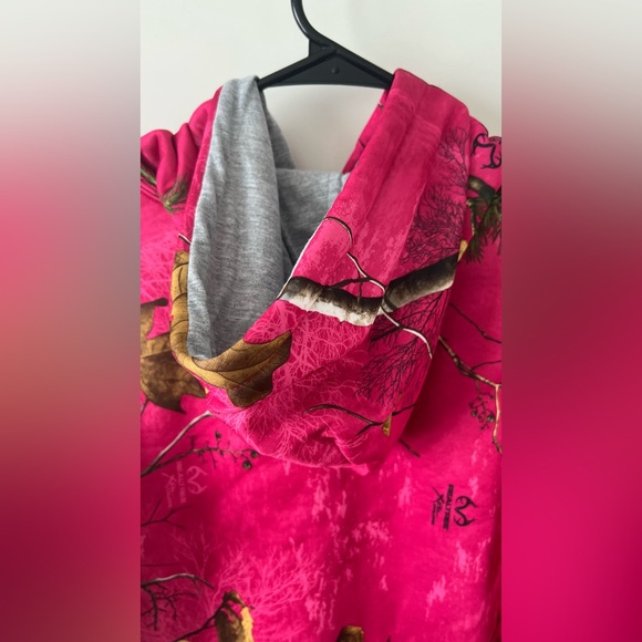 Realtree Xtra Colors, Rare, Unique, Limited, Pink Camo Hoodie, Savage Graphic, M - Picture 5 of 6
